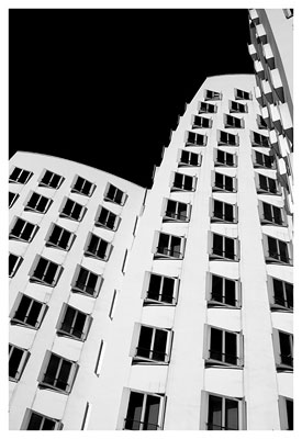 Neuer Zollhof Düsseldorf, Kazakov