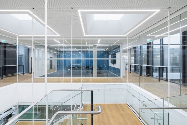 Transparente Glastrennwände